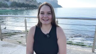 2025-10-13-lily-23-years-old-from-paris_720