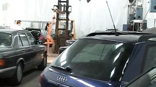 2010-10-12-421-forklift-bullwhipping