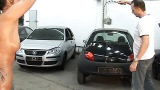 2010-10-12-421-forklift-bullwhipping