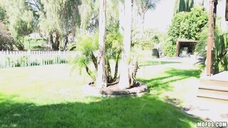 2016-06-02-3027341-jessa-rhodess-pussy-gets-a-package_720