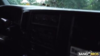 2018-01-17-8965751-getting-everything-from-this-money-loving-chick_720