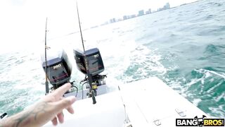 2018-01-18-8965561-cuban-hottie-gets-rescued-at-sea_720