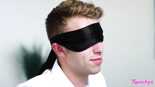 2018-08-26-3406931-bedroom-burlesque_720