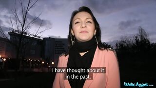 2014-03-11-4071791-dark-haired-beauty-easily-convinced-to-suck-strangers-cock_720