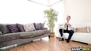 2017-12-11-9151481-assh-lee-gets-her-asshole-stretched_720