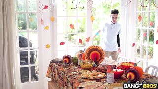 2017-11-18-9152111-gobble-on-the-pussy-not-the-pie_720