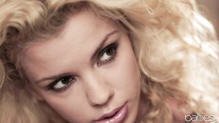 2016-12-10-3080271-intimate-moment_720