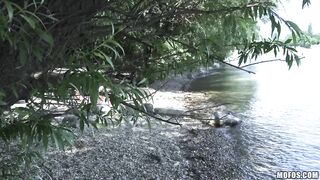 2016-07-15-3030221-euro-chicks-swingin-big-naturals_720