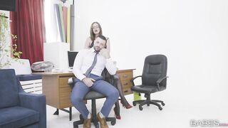 2016-09-25-3098621-kiss-tell_720