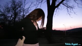 2014-04-18-4068891-stranger-convinces-sexy-brunette-to-fuck-him-for-fame_720