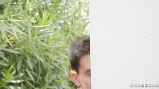 2023-03-24-8601151-spray-splay-my-cheeks_720