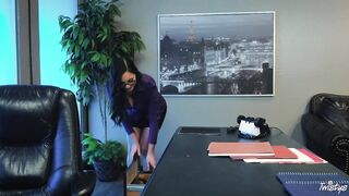 2018-02-25-3408371-shades-of-secretary_720