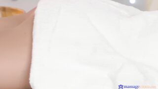 2016-08-25-4251971-creampie-for-innocent-blonde-milf_720