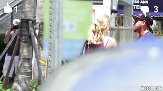 2016-04-30-3051441-flexible-hottie-gets-a-facial_720