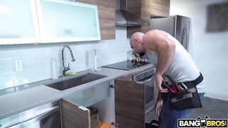 2018-02-23-8965121-big-tits-help-get-the-sex-she-needed_720