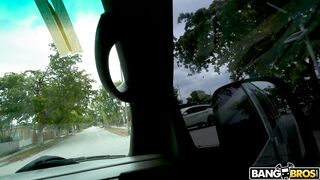 2018-03-28-8963411-19-y-o-with-huge-ass-rides-on-the-bus_720