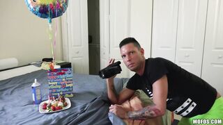 2016-04-17-2988481-big-titty-honey-stuffs-her-holes_720