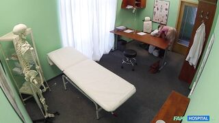 2014-06-30-4086031-blonde-seduces-doctor-to-get-her-own-way_720