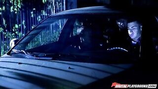 2013-10-28-4164781-hot-chicks-big-fangs-scene-1_320