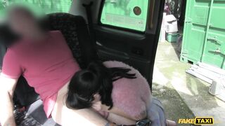 2014-09-18-4076201-bitchy-brunette-cant-pay-for-ride_720