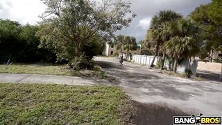 2018-01-31-8965591-horny-19-year-old-hops-on-the-bus_720