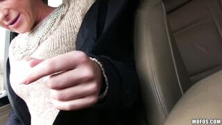 2016-02-27-3047701-fit-hitchhiker-in-nude-stockings_720