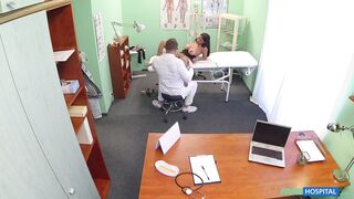 2014-10-02-4085491-doc-screws-busty-horny-patient_720