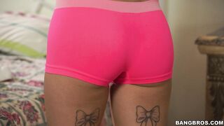 2016-08-12-9162351-football-slut_720