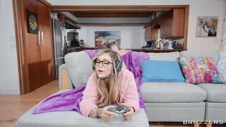 2022-07-04-4651021-cheating-gamer-distracted-by-huge-cock_720