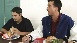 2008-11-18-3830931-food-fight_480