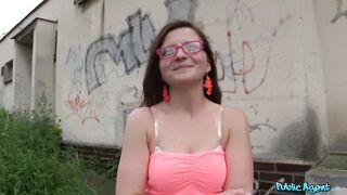 2014-06-10-4068701-complete-stranger-gives-nerdy-brunette-a-public-creampie_720