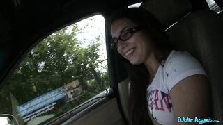 2014-09-30-4071031-hot-hitchhiker-loves-money_720