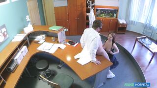 2014-04-17-4086981-doctor-gives-his-new-receptionist-a-full-body-fucking_720