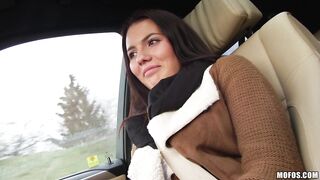 2016-04-20-3050641-pretty-hitchhiker-has-a-nice-ass_720