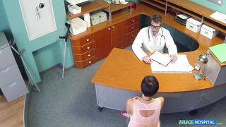 2014-06-05-4086211-busty-ex-porn-star-uses-her-amazing-body-to-pass-job-interview_720