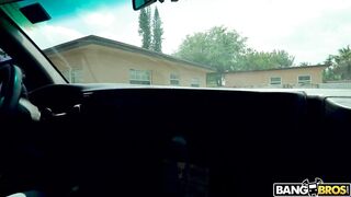 2018-04-04-8964831-first-date-on-the-bus_720