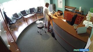 2014-09-22-4084301-cock-hungry-patient-wastes-no-time_720