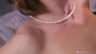 2017-01-16-4241631-housewife-in-stockings-squirting_720