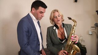 2023-06-24-5000-monika-blaast-op-zijn-sexofoon_1080