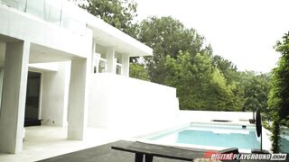 2012-12-03-4191741-stripper-pole-scene-2_720