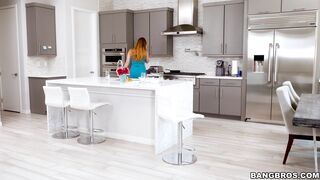 2017-08-19-9154451-alexis-adams-fucks-her-bf-raw_720