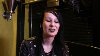 2018-06-01-1072-gothic-abby-in-de-klemmen_1080