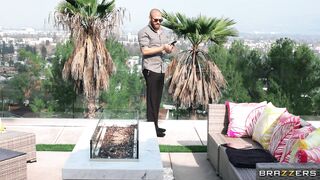 2023-01-05-8389041-baiting-him_720