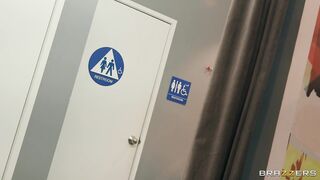 2022-12-23-8379741-shes-anal-about-dipping-sauce_720