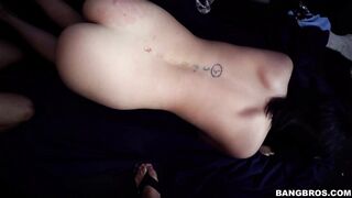 2017-04-12-9157041-the-bang-bus-gets-pulled-over_720