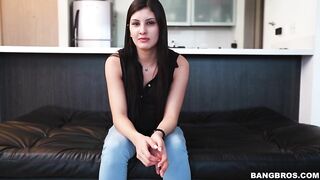 2017-04-18-9156901-twenty-year-old-colombian-babe-gets-properly-fucked_720