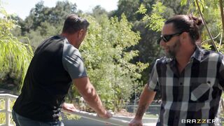 2022-11-21-8284821-i-see-her-everywhere_720