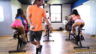 2017-08-21-9154401-roses-sexercise_720