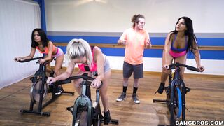 2017-08-21-9154401-roses-sexercise_720