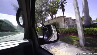 2017-02-08-9158451-petite-cutie-shows-her-wild-side_720